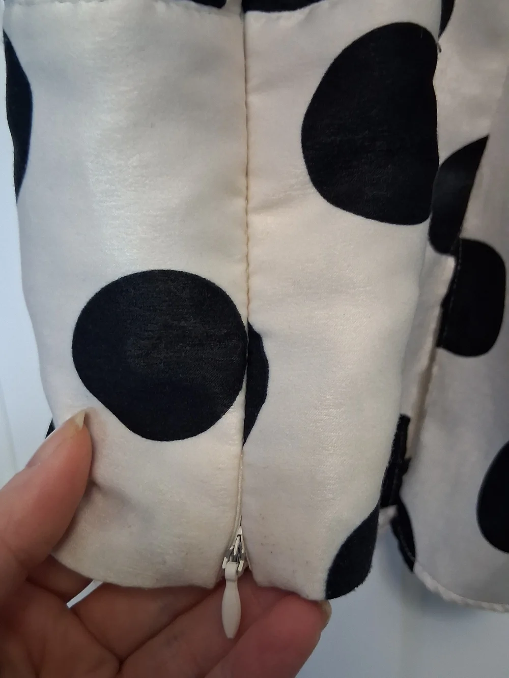 XL Zara Black and White Polka Dot Tie-Neck Blouse With Pearl Cuffs - Picture 5 of 12